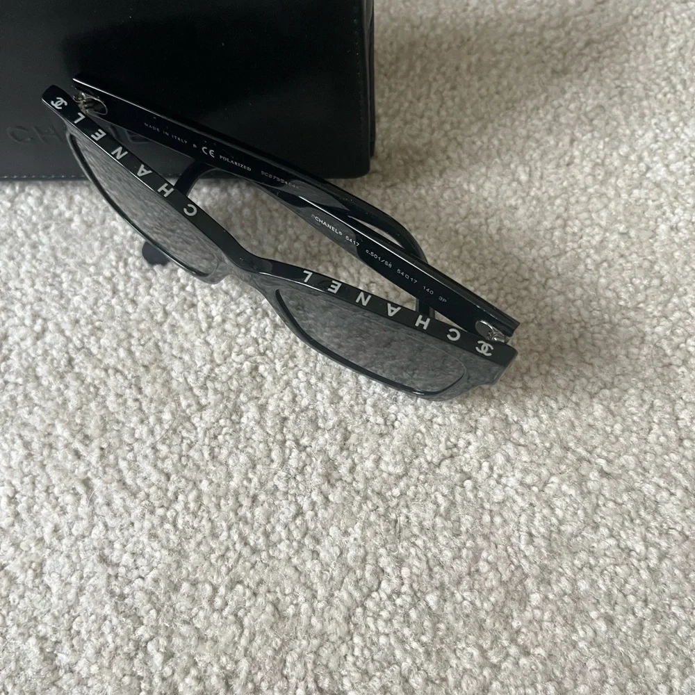 Chanel sunglasses with case and Chanel logo on top in lightly used condition - Picture 1 of 3